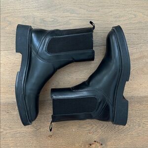 Zara black Chelsea boot- like new